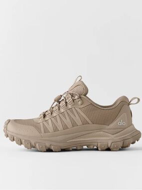 ALO Yoga Men's Trail Trainer in Tan